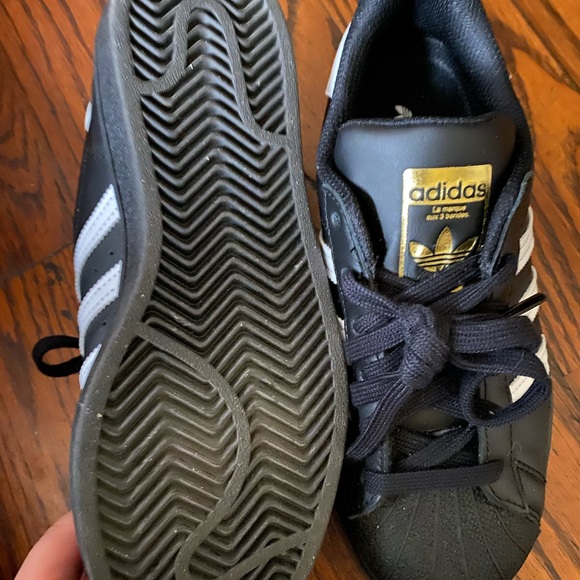 Selling new Adidas superstar only worse once I got the wrong size 4 - Picture 2 of 4